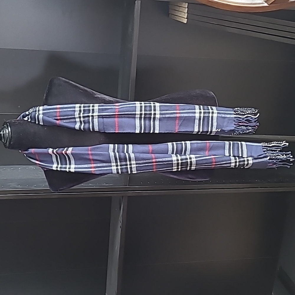 Unisex BNWOT 100% Cashmere Scarf